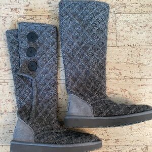 Ugg, Grey sweater boots, lined feet